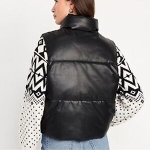 NWT Old Navy Black Faux Leather Puffer Snap
Button Relaxed Fit Pocket Vest